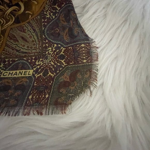 Chanel Silk/Wool Blend scarf - Picture 16 of 16